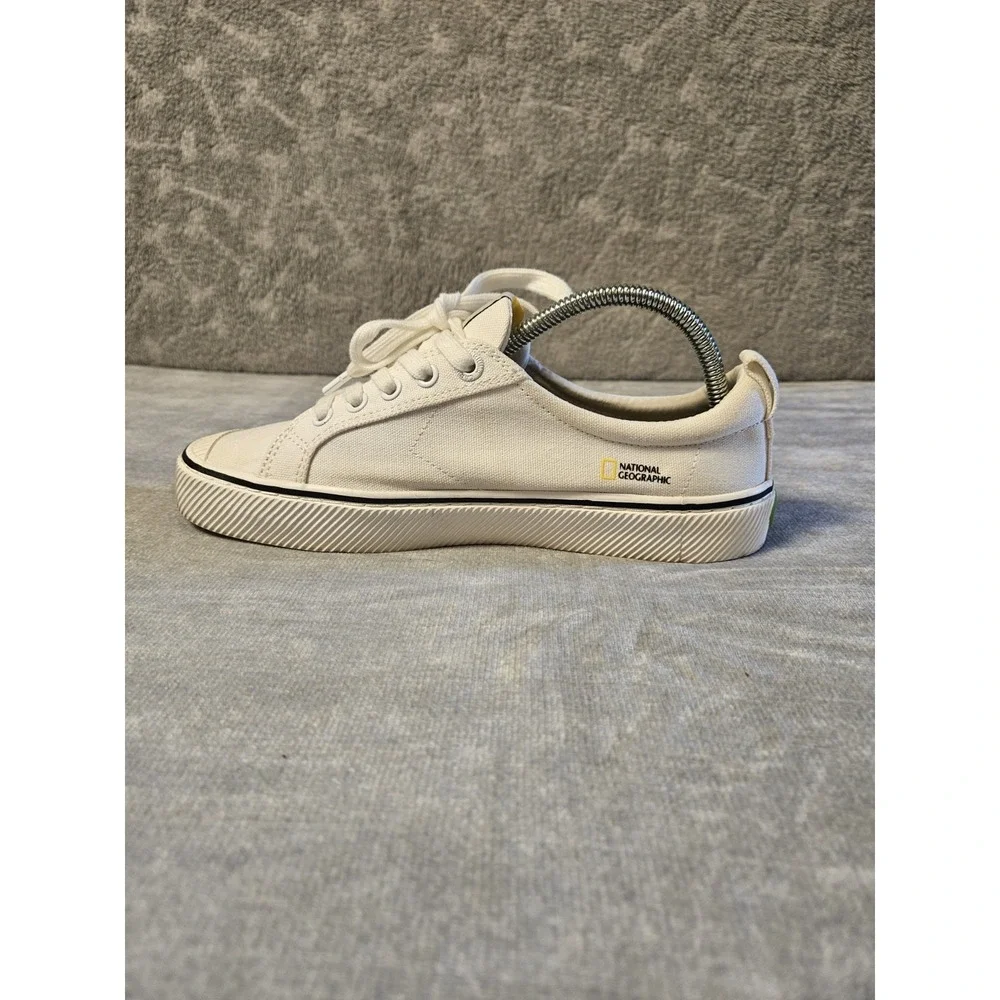 Cariuma OCA Low White Canvas Sneakers Women's 8 Men's 6.5 Sustainable